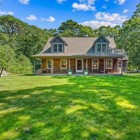Vineyard Haven Hideaway Villa